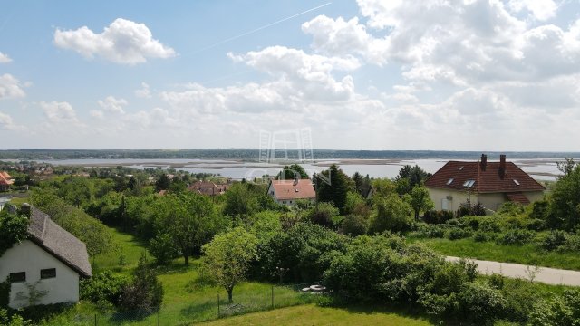 Eladó ikerház, Velencén 136 M Ft, 4 szobás