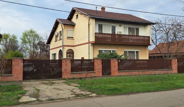 Eladó családi ház, Törökszentmiklóson 44.9 M Ft, 6 szobás