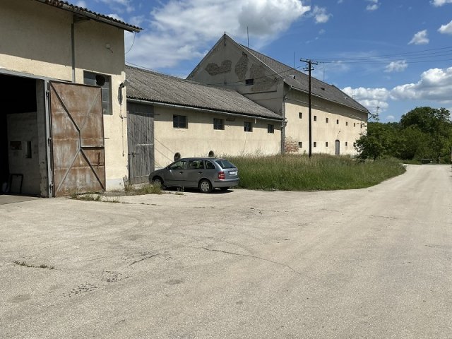 Eladó mezogazdasagi ingatlan, Iregszemcsén, Napraforgó utcában