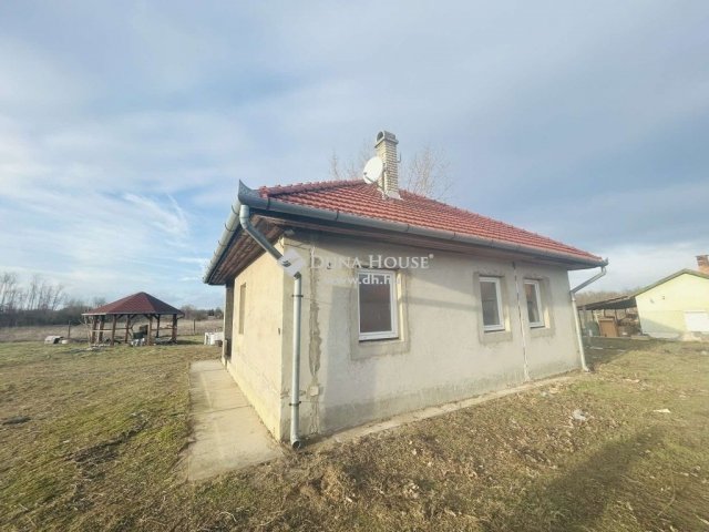 Eladó családi ház, Csemőn 45 M Ft, 3 szobás