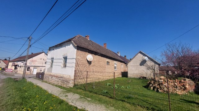 Eladó téglalakás, Oroszlón 8.5 M Ft, 4 szobás