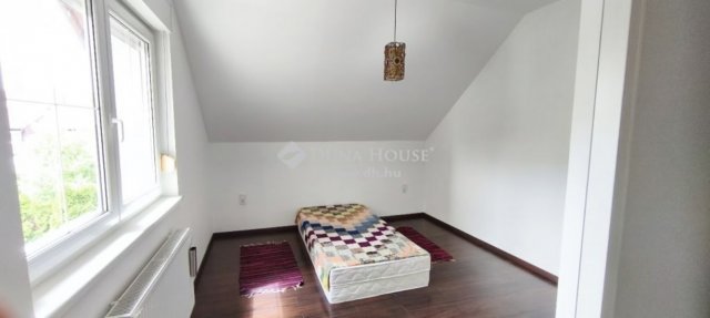 Eladó családi ház, Pécsett 120 M Ft, 4 szobás