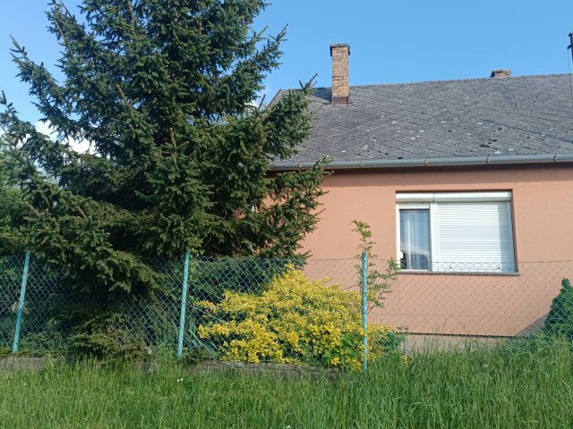 Eladó ikerház, Ajkán 18.9 M Ft, 1 szobás / költözzbe.hu