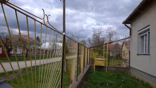 Eladó családi ház, Tiszaföldváron 21.9 M Ft, 3+1 szobás
