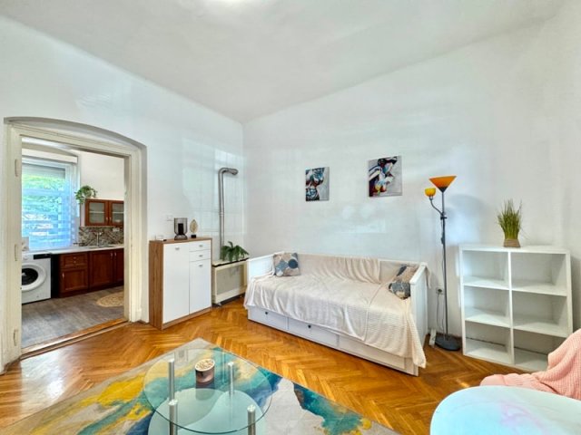 Kiadó téglalakás, albérlet, Pécsett 160 E Ft / hó, 1 szobás