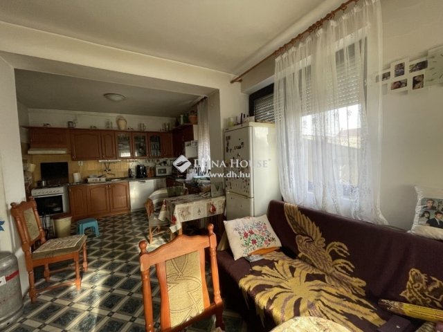 Eladó családi ház, Cserkeszőlőn 41 M Ft, 5 szobás
