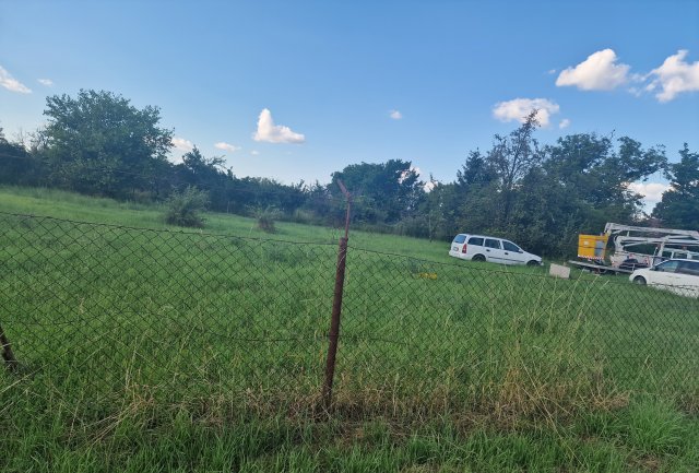 Eladó telek, Lőrinciben, József Attila utcában 3.5 M Ft