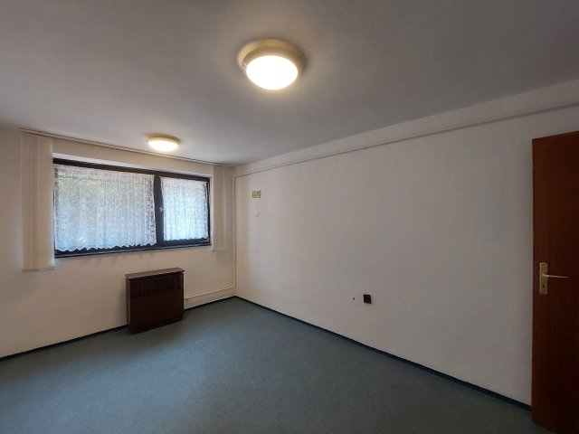 Kiadó üzlethelyiség, Szegeden 90 E Ft / hó, 2 szobás