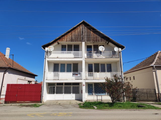 Eladó családi ház, Szegeden 89 M Ft, 4 szobás