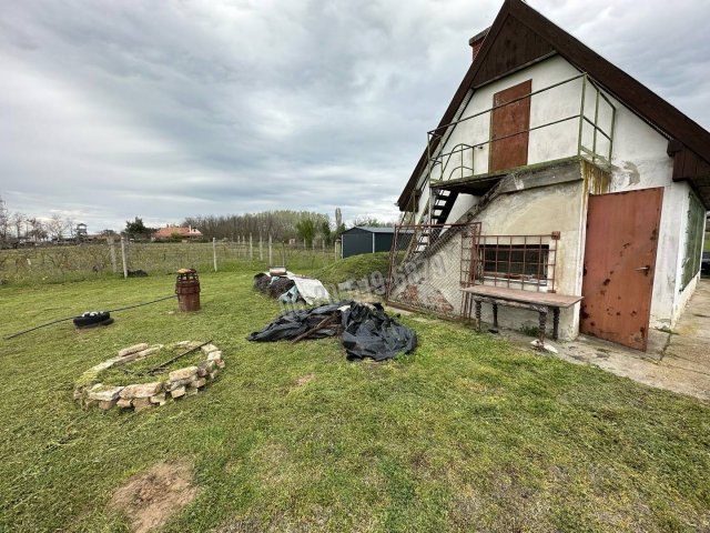 Eladó családi ház, Pakson 10.9 M Ft, 1 szobás