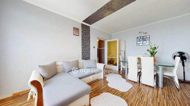 Eladó panellakás, Nyíregyházán 37.4 M Ft, 2 szobás