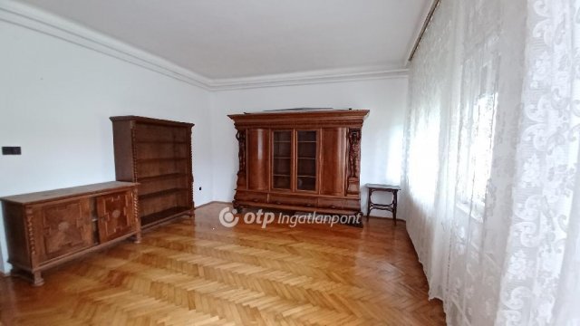 Eladó családi ház, Egerben 84.9 M Ft, 6 szobás