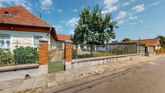 Eladó családi ház, Szentistvánon 14.99 M Ft, 2+2 szobás