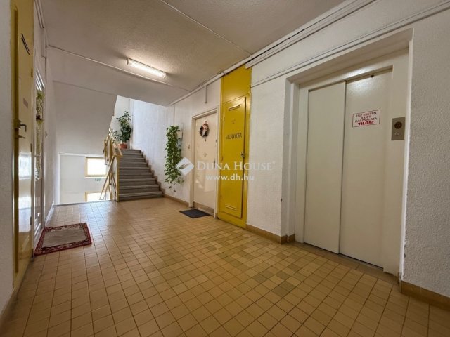 Eladó téglalakás, Kecskeméten 75 M Ft, 4 szobás