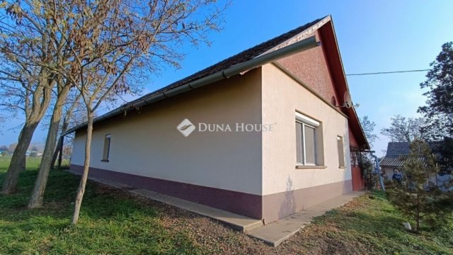 Eladó családi ház, Szentesen 36.5 M Ft, 4 szobás