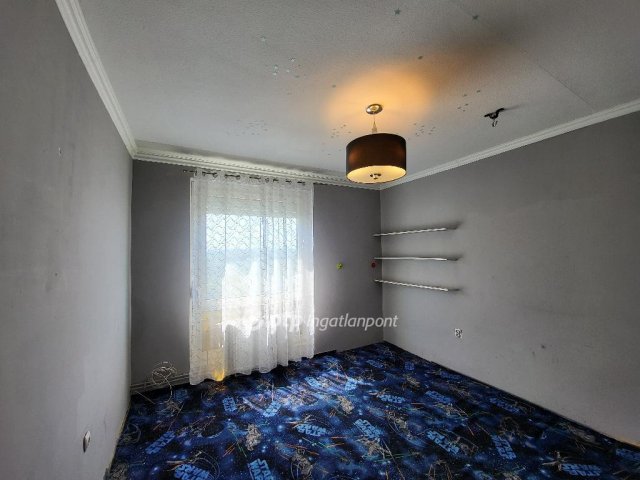 Kiadó panellakás, albérlet, Siófokon 200 E Ft / hó, 3 szobás