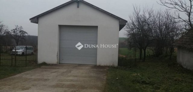 Eladó mezogazdasagi ingatlan, Vérteskethelyen 14.6 M Ft