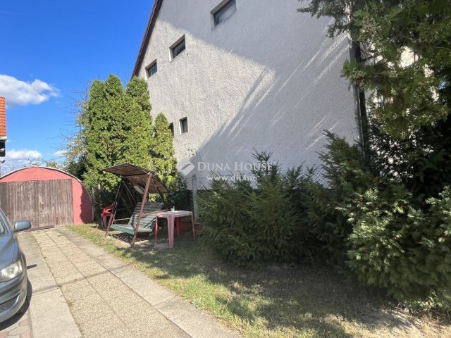 Eladó családi ház, Budapesten, IV. kerületben 137 M Ft, 8 szobás
