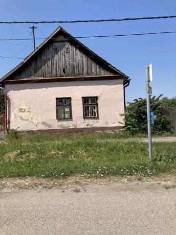 Eladó családi ház, Újszászon 4.9 M Ft, 2 szobás