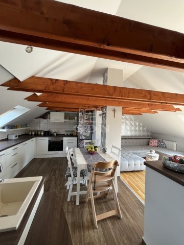 Eladó téglalakás, Veszprémben 83.9 M Ft, 5 szobás