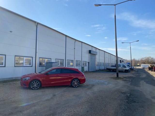 Kiadó ipari ingatlan, Tatabányán 2500 E Ft / hó