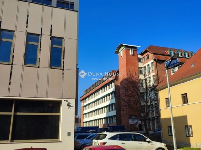 Eladó iroda, Pécsett 36.5 M Ft / költözzbe.hu