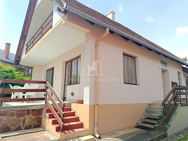 Eladó családi ház, Balatonalmádiban 95 M Ft, 6 szobás