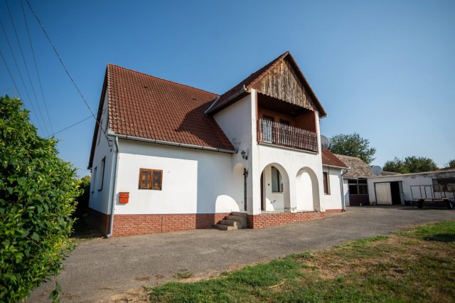 Eladó családi ház, Gadácson 38 M Ft, 7+1 szobás
