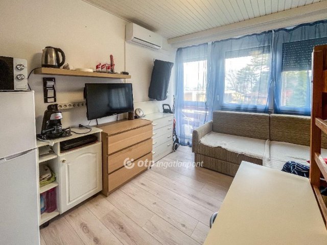 Eladó téglalakás, Siófokon 33 M Ft, 1 szobás