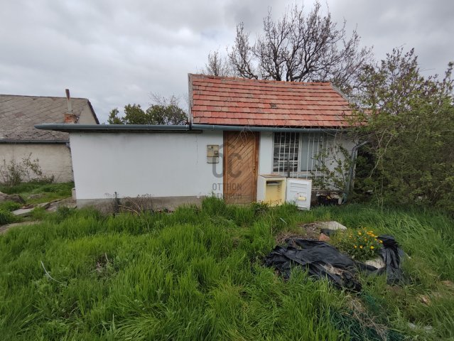 Eladó családi ház, Várpalotán 9.9 M Ft, 1 szobás