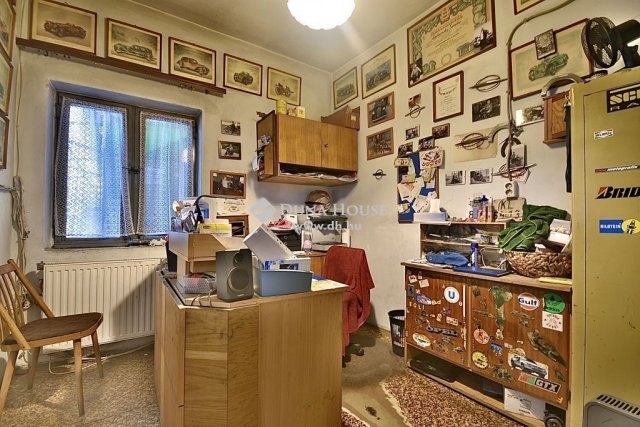 Eladó ipari ingatlan, Budapesten, XV. kerületben 125 M Ft