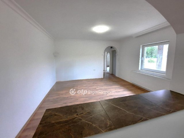 Eladó családi ház, Csemőn 39.9 M Ft, 3 szobás
