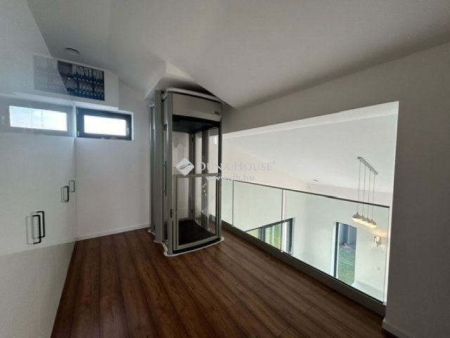 Eladó családi ház, Vecsésen 249 M Ft, 5 szobás