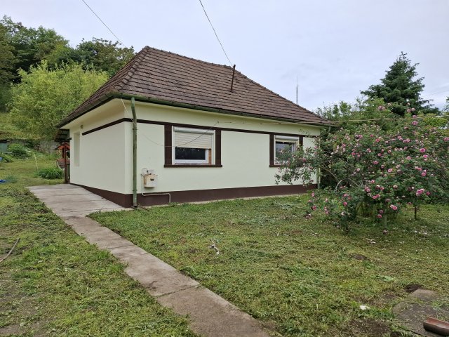 Eladó családi ház, Mendén 39.8 M Ft, 2 szobás