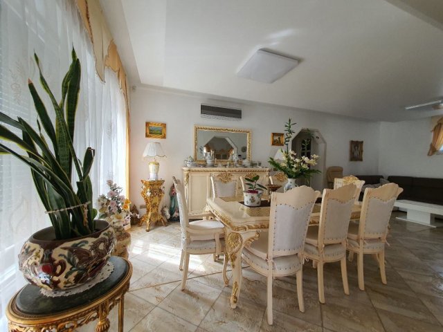 Eladó családi ház, Szombathelyen 125 M Ft, 4+1 szobás