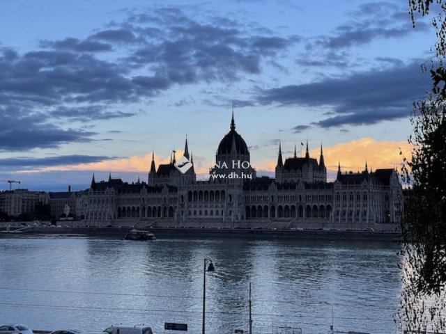 Eladó téglalakás, Budapesten, I. kerületben 305 M Ft, 1 szobás