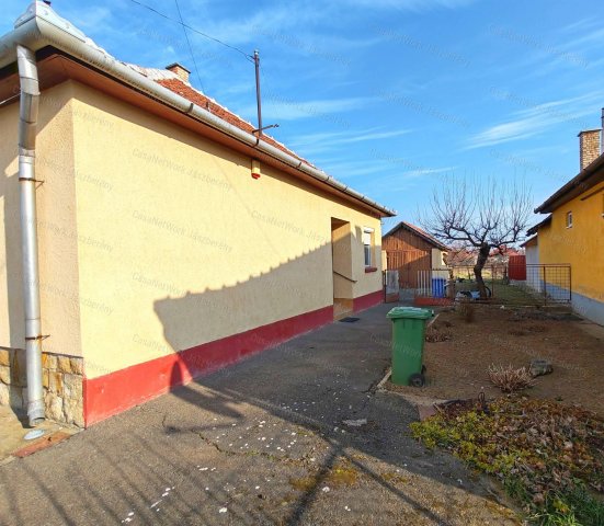 Eladó családi ház, Hevesen 23 M Ft, 2 szobás