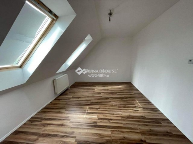 Eladó téglalakás, Szegeden 64 M Ft, 3 szobás