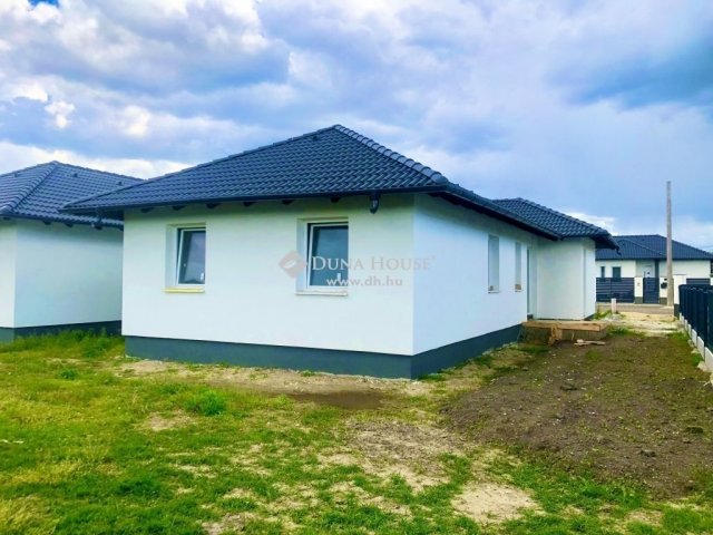 Eladó ikerház, Halásztelken 105 M Ft, 5 szobás