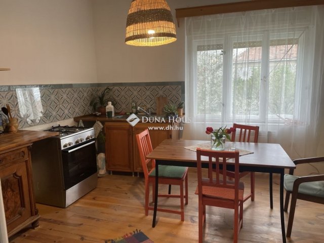 Eladó családi ház, Únyon 52 M Ft, 3 szobás