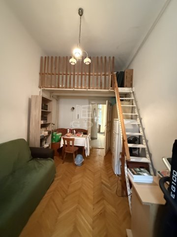 Eladó téglalakás, Budapesten, VI. kerületben 41.9 M Ft, 1 szobás