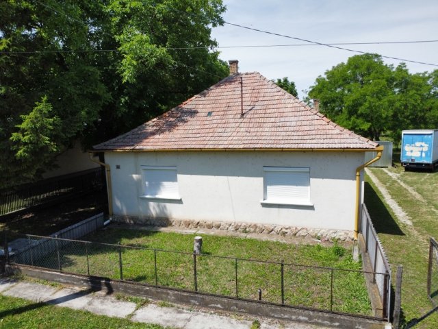 Eladó családi ház, Jásziványon 8.9 M Ft, 4 szobás