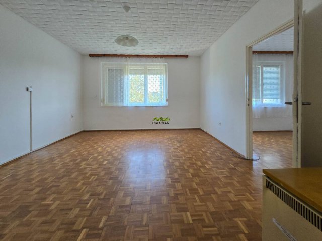 Eladó téglalakás, Kapuváron 33 M Ft, 2 szobás