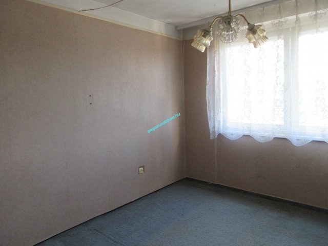 Eladó panellakás, Ózdon 10.5 M Ft, 2 szobás