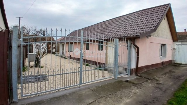 Eladó családi ház, Izsákon 15.9 M Ft, 3 szobás