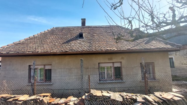 Eladó családi ház, Dombóváron 10.5 M Ft, 2 szobás