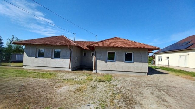 Eladó ikerház, Bugyin 87 M Ft, 4 szobás / költözzbe.hu