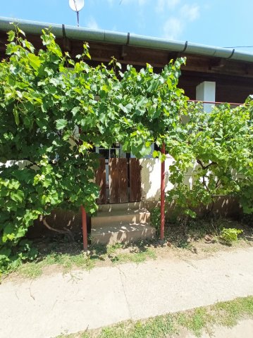 Eladó családi ház, Kisorosziban 77 M Ft, 4 szobás