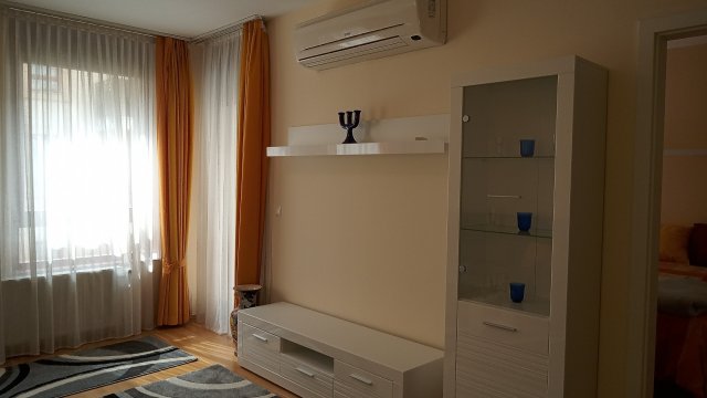 Kiadó téglalakás, albérlet, Budapesten, VI. kerületben