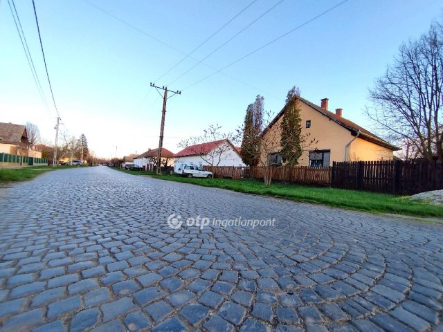 Eladó családi ház, Kenderesen 13.5 M Ft, 3 szobás